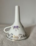 Stary porcelanowy lejek