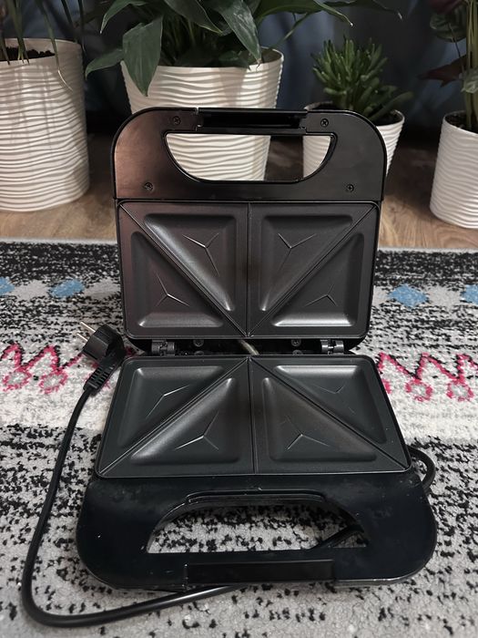 Бутербродниця Magio MG-368