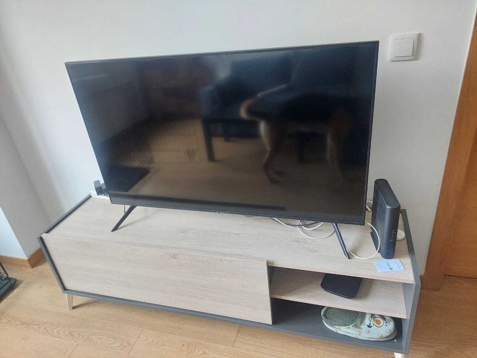 Recheio de casa em estado razoável