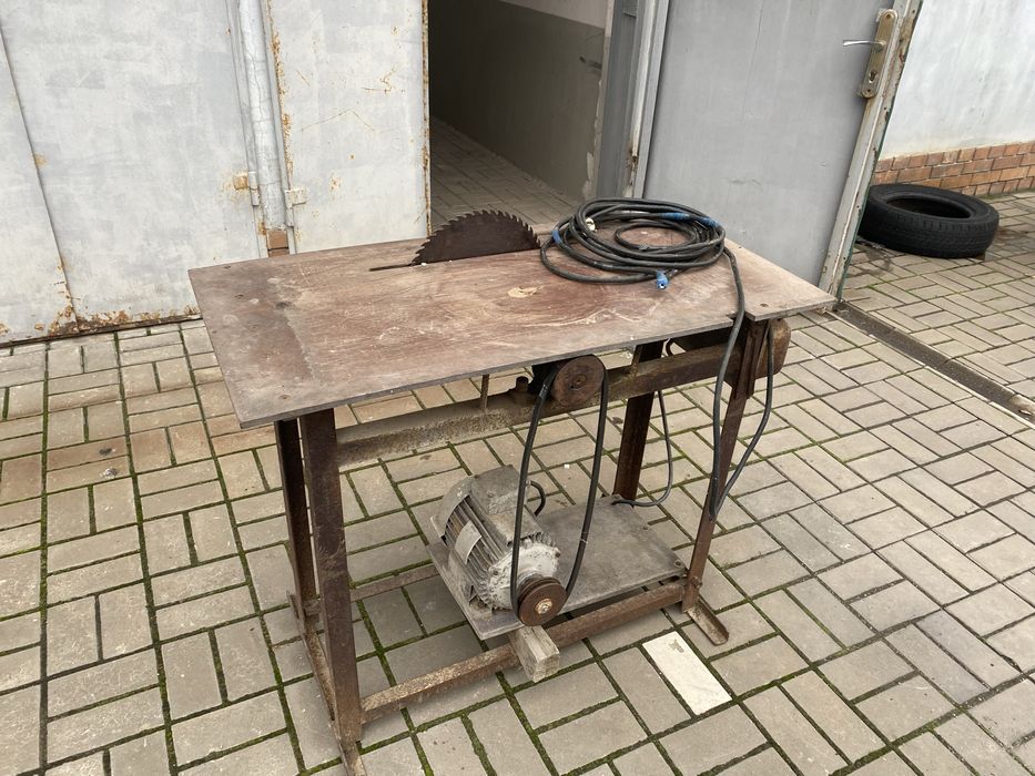 Стаціонарна циркулярна пила