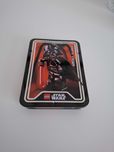 Minifigurka lego Darth Vader w prostokątnym pudełku limitowanym