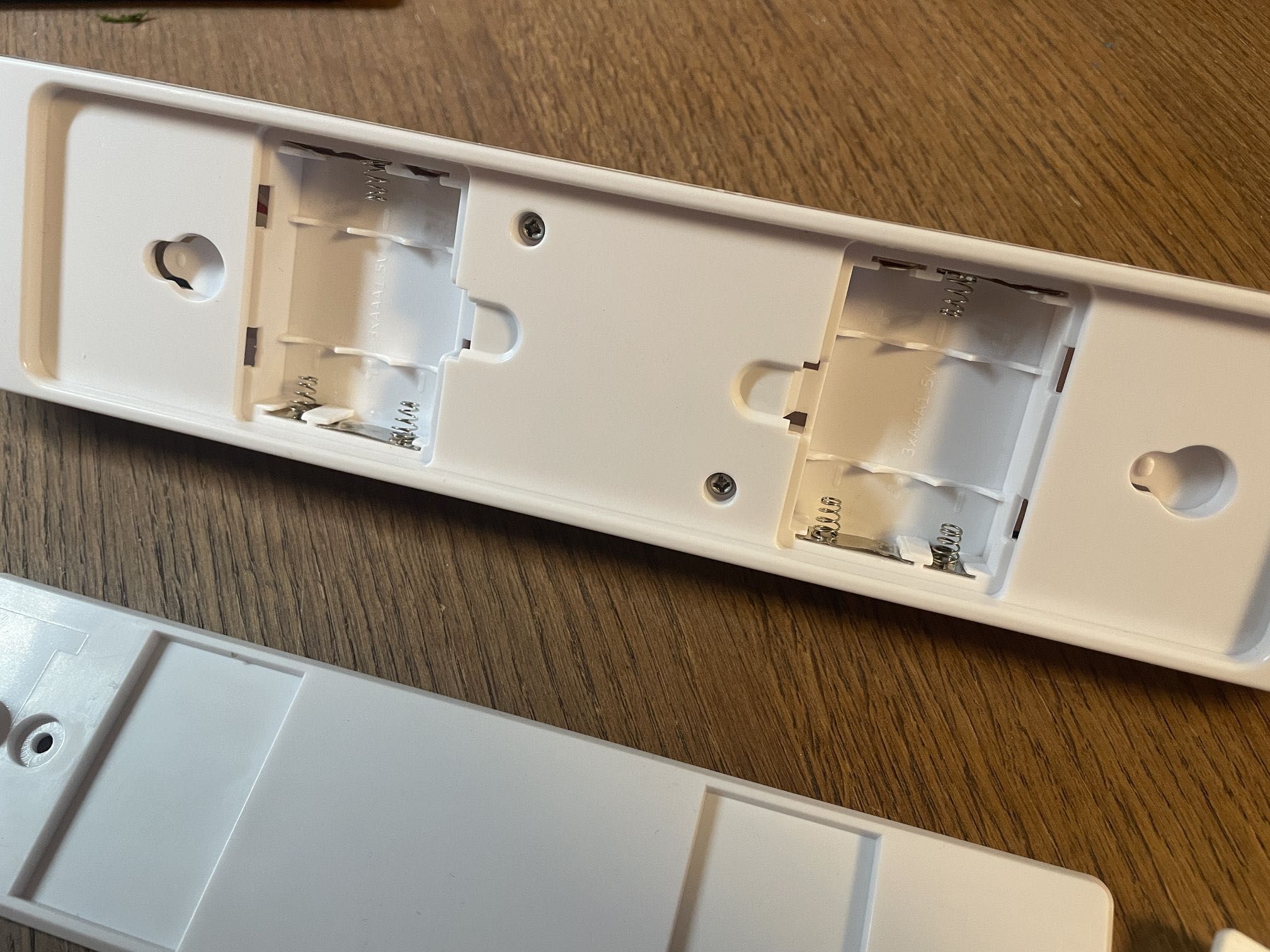 Lampa szafkowa LED Livarno Lux HG00092A z LIDL a na baterie
