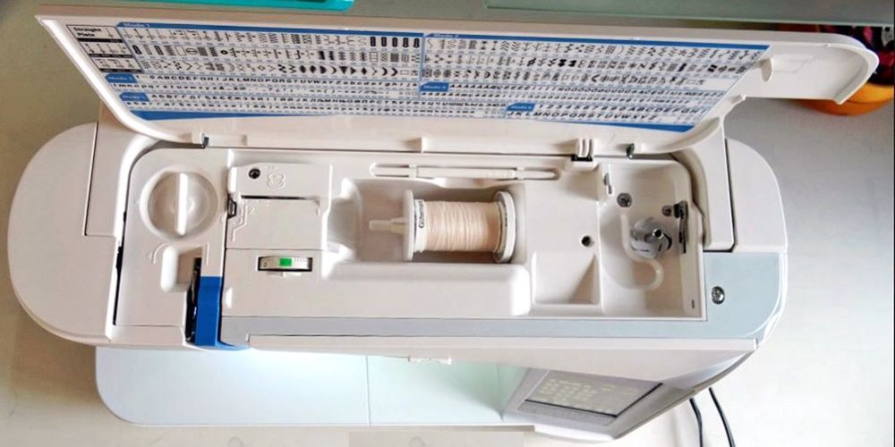 Швейная машинка компьютеризированная Janome Skyline S5
