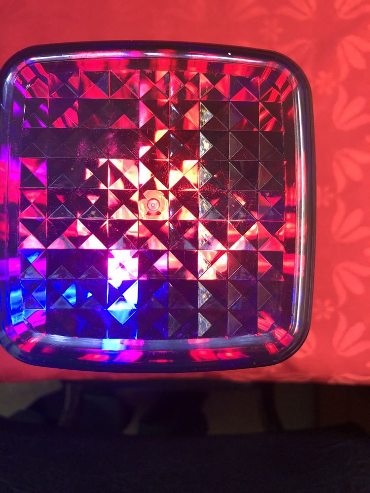 Głosnik bluetooth kolorowa kaskada świateł