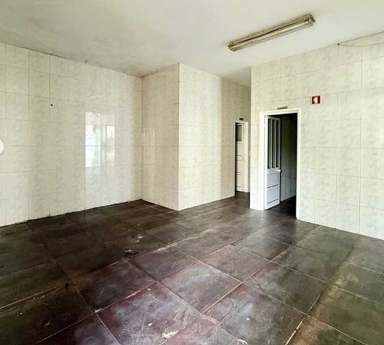 Espaço Comercial Único com Potencial Residencial em Vilela – Paredes