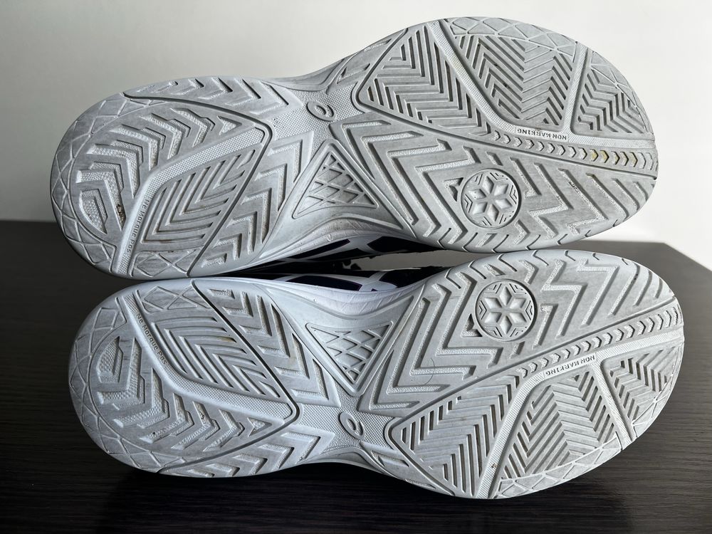 Кросівки ASICS UPCOURT GS 1074A027 Розмір 38 на 24 см