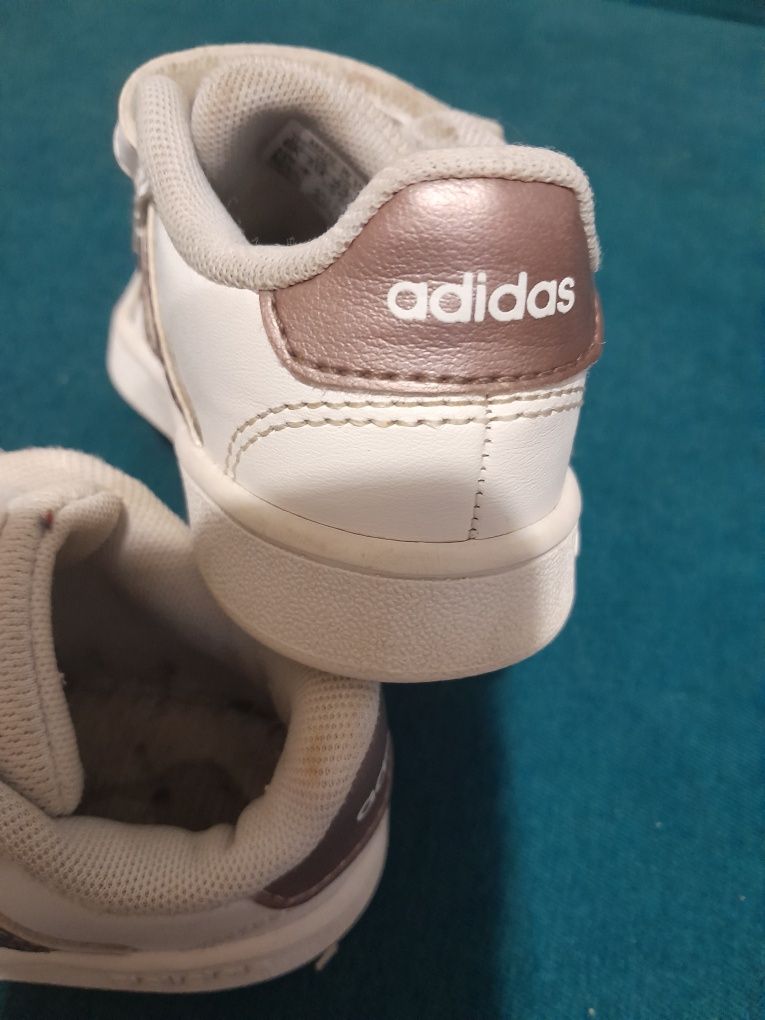Кросовки белые Adidas