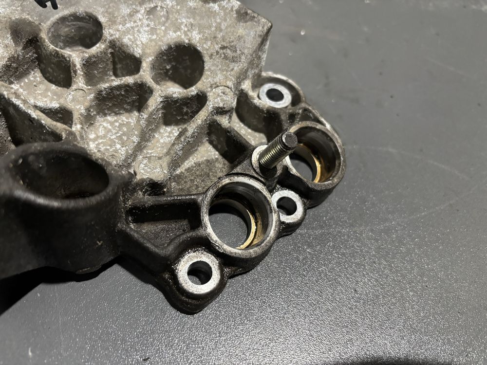 Podstawa łapa alternatora BMW E38 E31 V12 750i 850i m73b54
