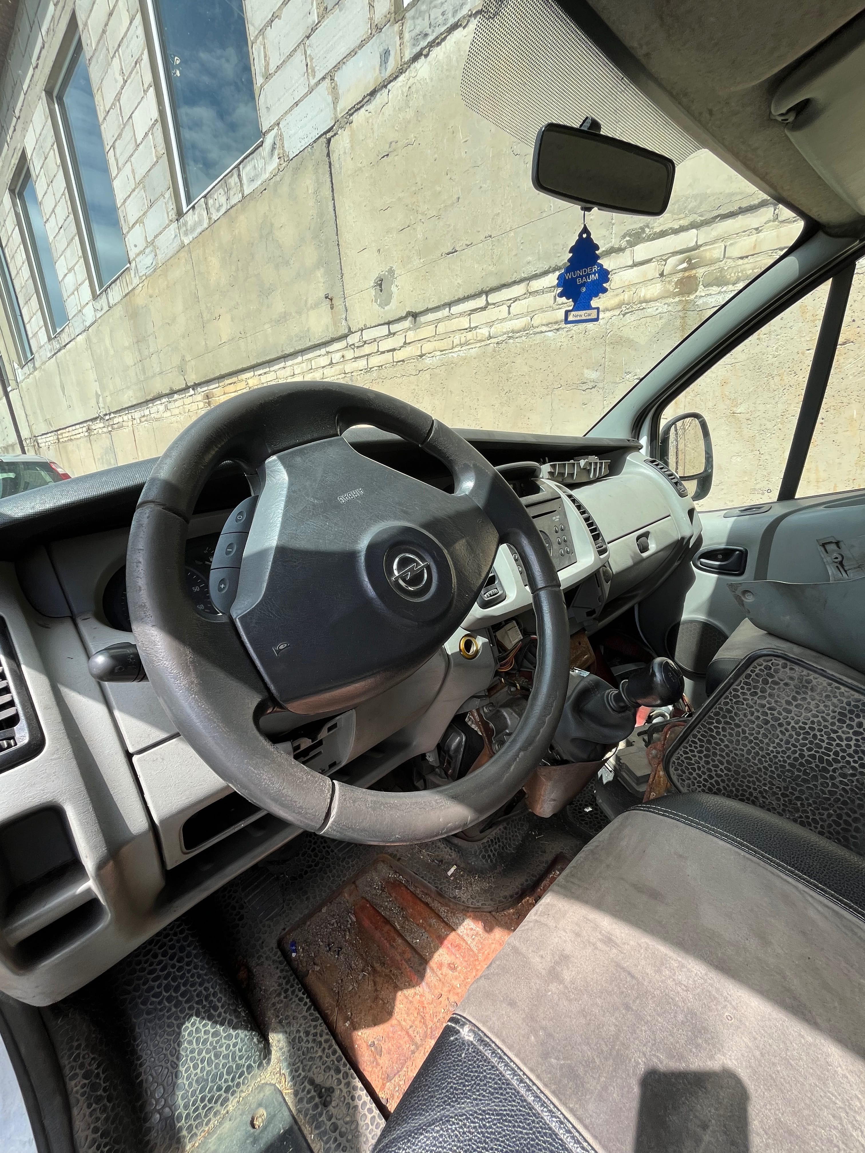 Opel Vivaro I 1.9 DTI na części karoseria silnik lampy zderzak