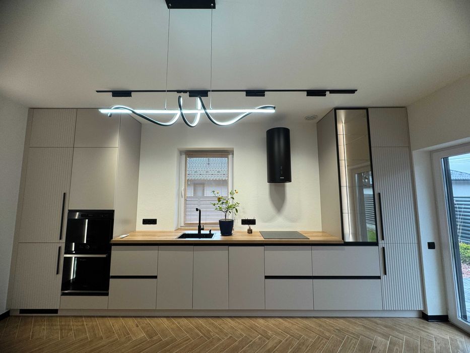 Котедж з сучасним ремонтом у курортному Ворзелі! Мінімальне оформлення