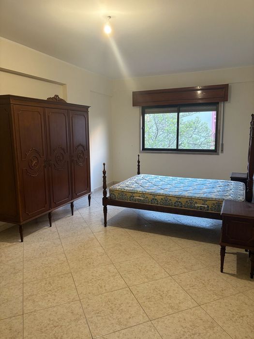 Arrendo quarto solteiro