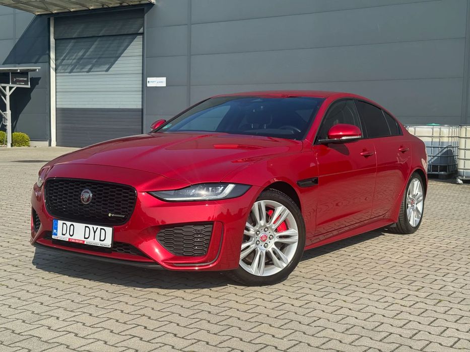 Jaguar XE P 300 R-dynamic 4x4 czarny pakiet kamera FV 23% super stan