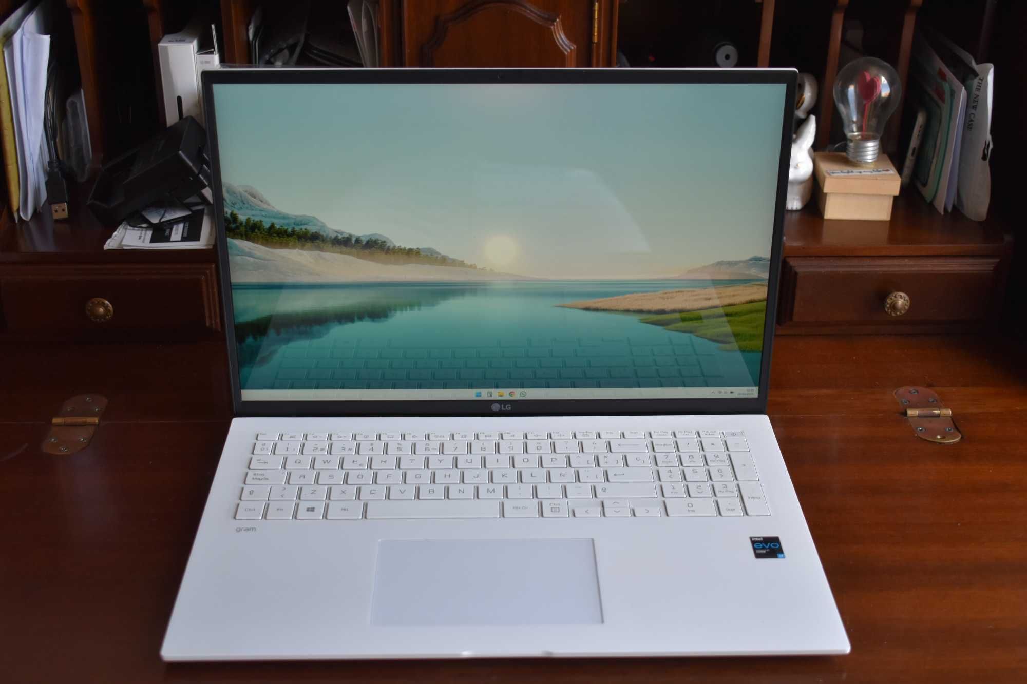 Portátil LG gram 17" ultrafino, 1TB SSD, 16 GB RAM, Windows 11