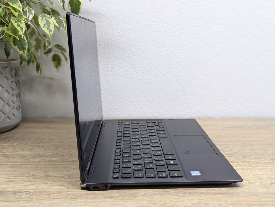 Ультратонкий, стильний , 4х ядерний ноутбук-трансформер з сенсор екран