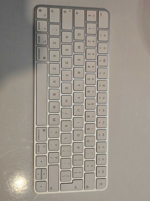 Apple Magic Keyboard – biała (z kablem, w oryginalnym opakowaniu)