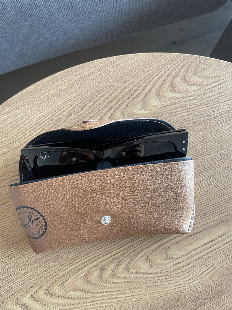 Oculos rayban pretos, pouco usados