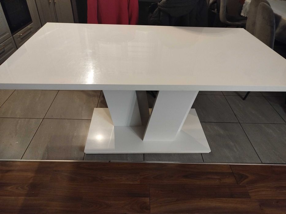 Stół biały lakierowany vka