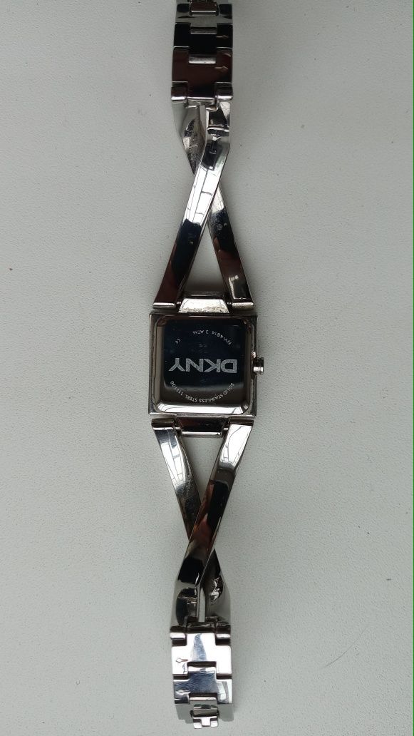 Продам женские часы от известного бренда Dkny
