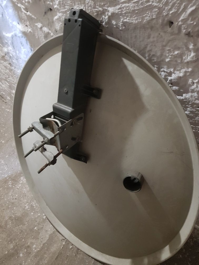 Czasza  satelitarna średnicy 75cm.