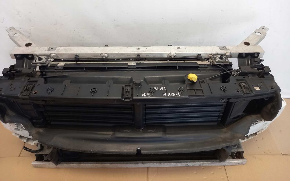 Volvo S90 II Передня панель, телевізор