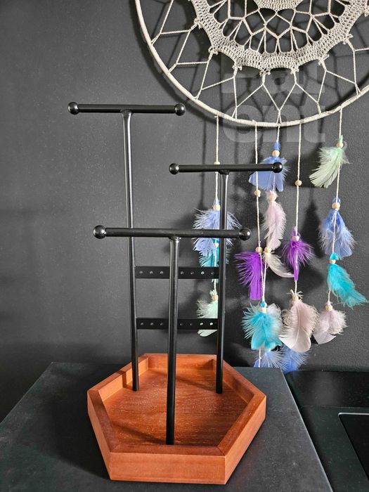 Szkatułka ekspozytor stojak na biżuterię pojemny z haczykami i loft