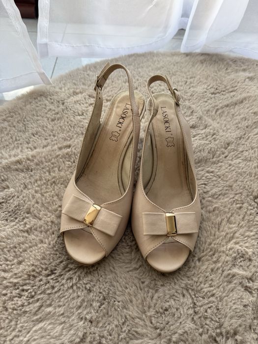 Buty buciki pantofle na obcasie open toe bez pięty z kokardką beżowe