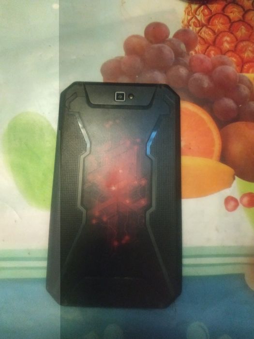 Продаю планшет не робочий