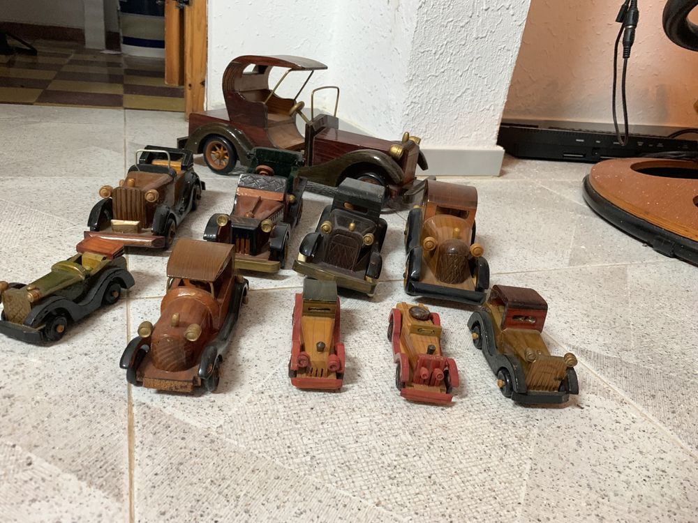 Carros de madeira