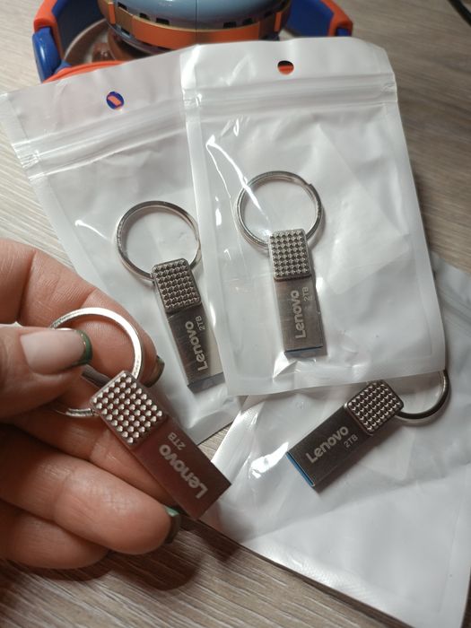 USB накопичувач Lenovo на 2 ТБ флешка