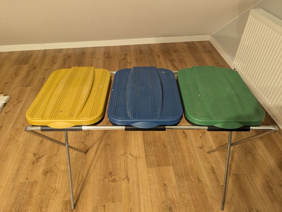 Stojak metalowy do segregacji śmieci