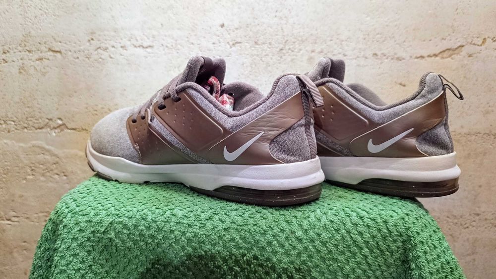 Buty na fitness NIKE AIR BELLA TRAINER PREMIUM r.40,5 st.bardzo dobry
