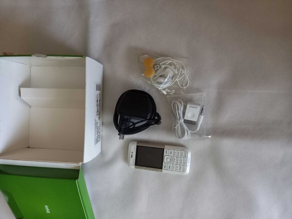 Telefon Nokia 5310 White/Silver Kit!