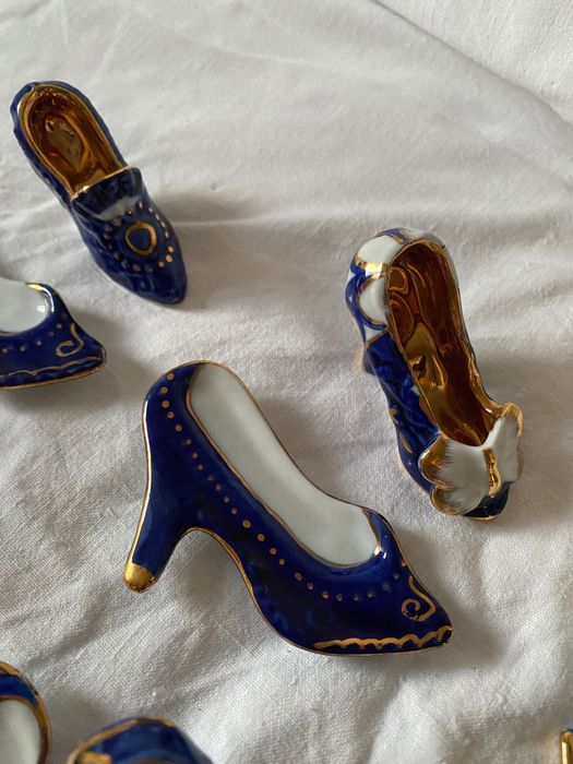 conjunto de sapatos miniatura de porcelana NAV portugal pintados à mão
