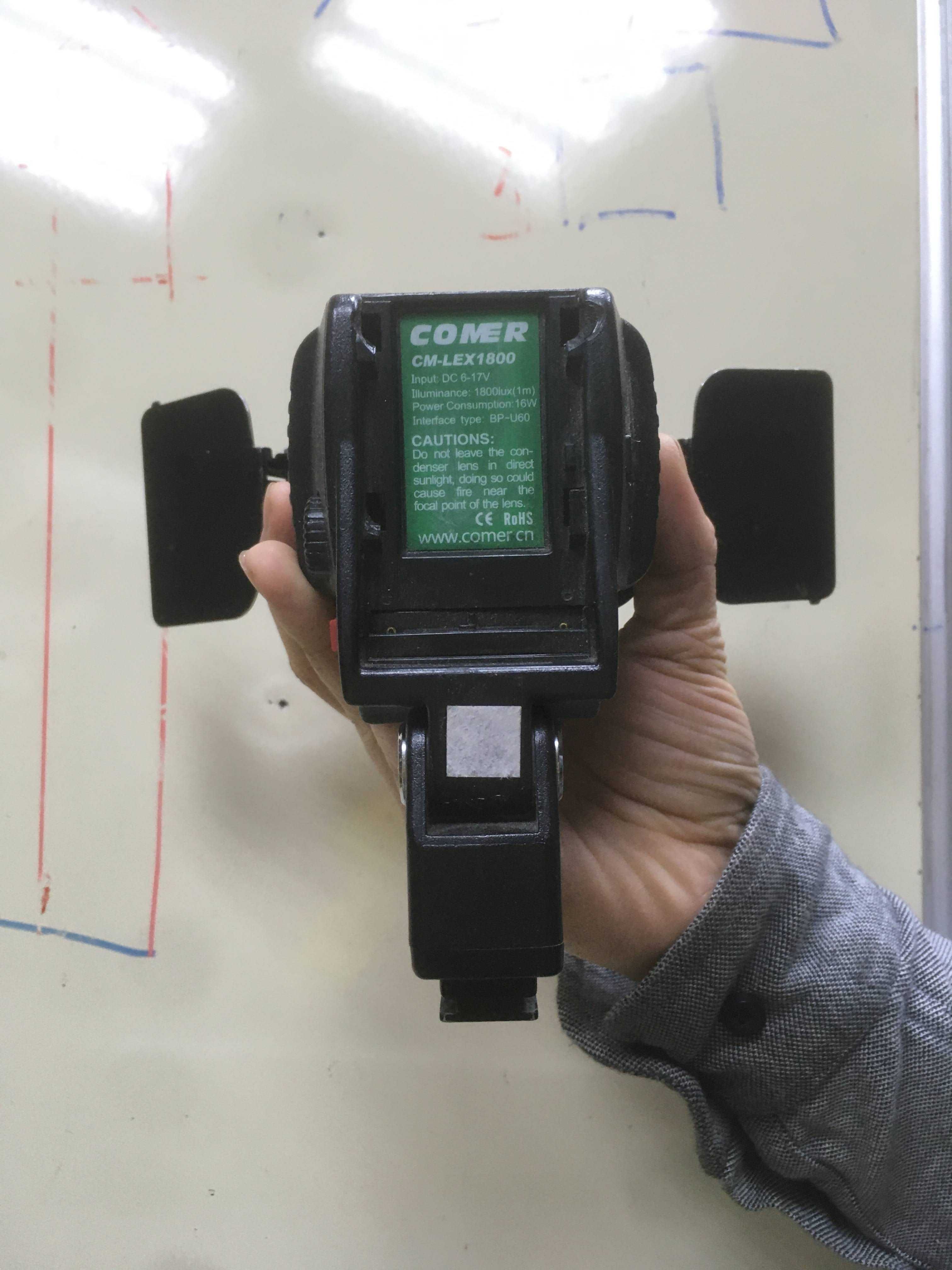 COMER CM-LEX1800 професійний накамерний ліхтар для відеозйомки (комер)