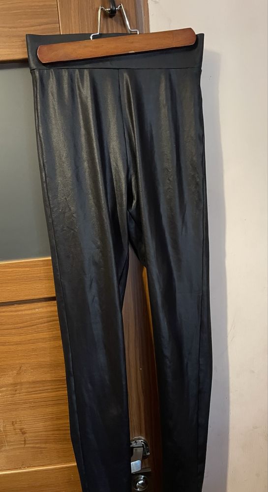 Legginsy woskowane zara