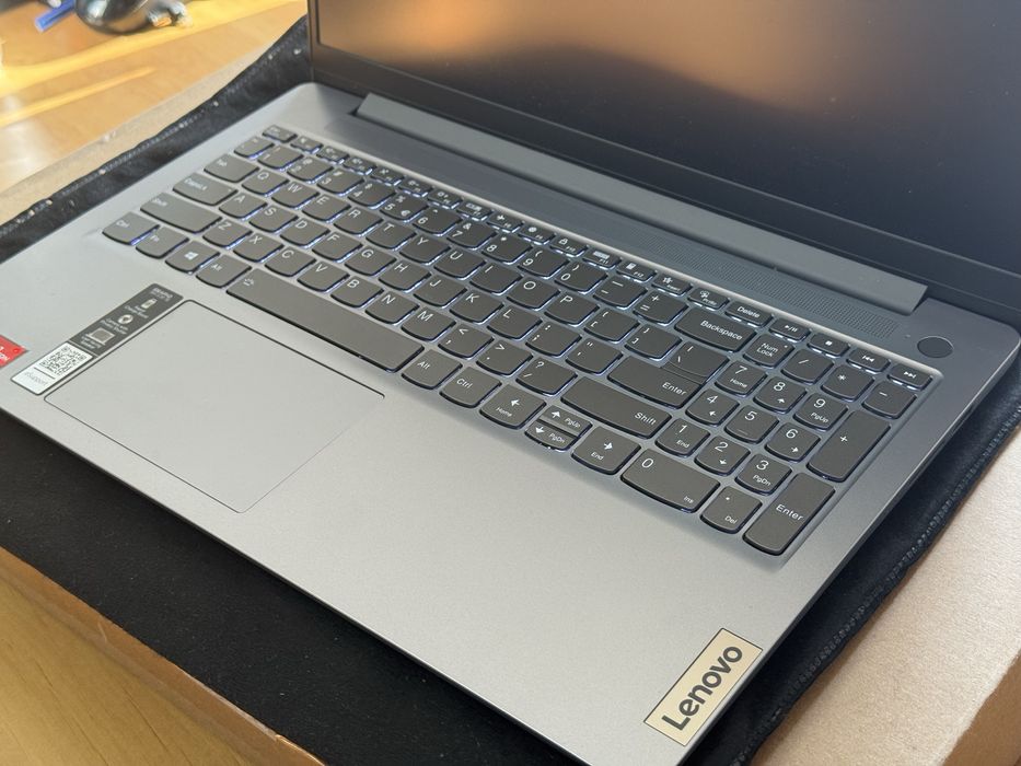 Laptop Lenovo IdeaPad Slim 3 | Ryzen 5 7520U 16GB