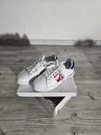 Damskie trampki marki Guess