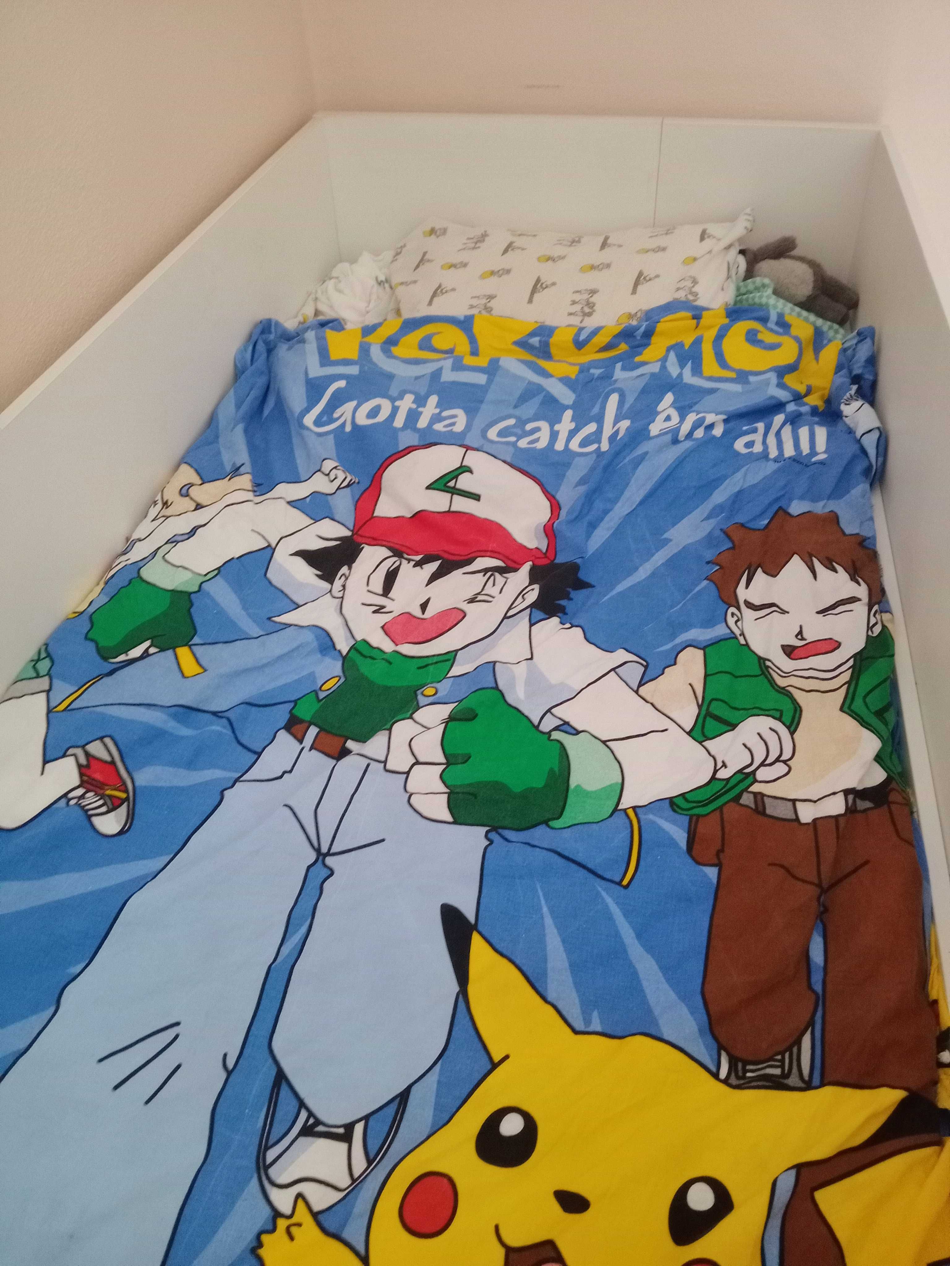 Cama elevada com secretária ikea