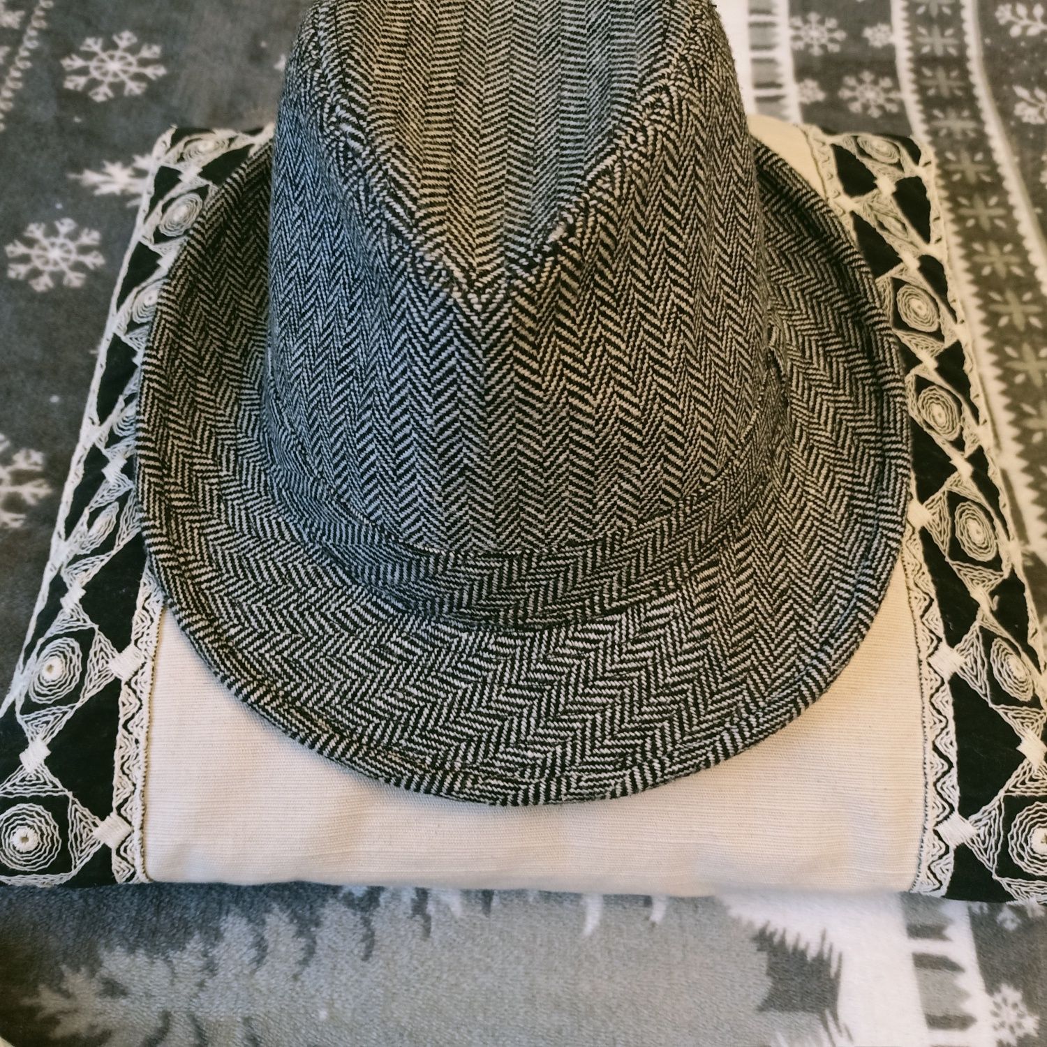 Kapelusz typu fedora marki Angelo Litrico. Rozmiar 56 .