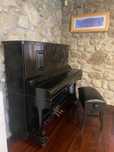 Piano de cauda com banco