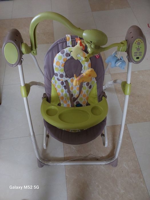 Качеля, шезлонг, заколисуючий центр carrelo