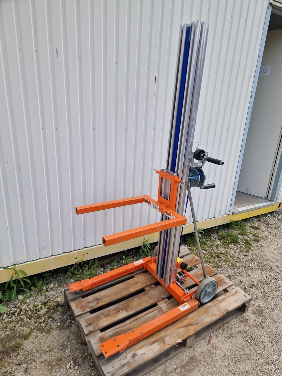 Podnośnik towarowy montażowy SUMNER 2210