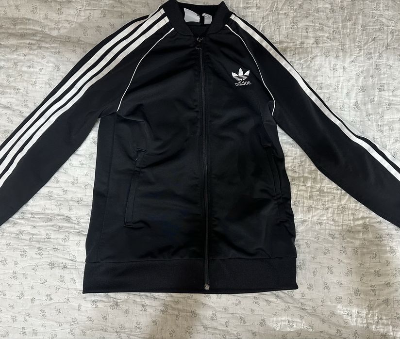 кофта adidas чорного кольору