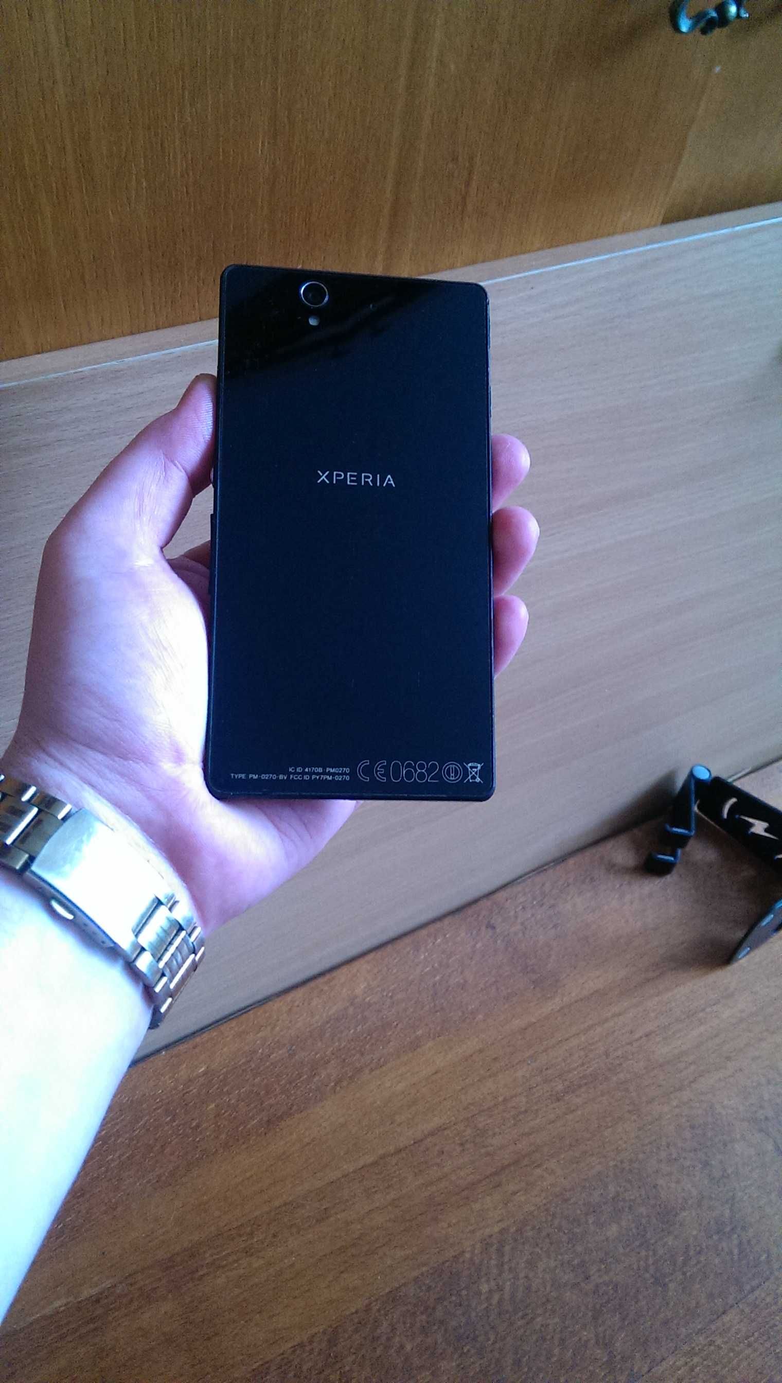 Хороший и надежный смартфон Sony Xperia Z (C6603) 2/16 с NFC