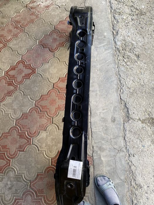 Підсилювач переднього бампера