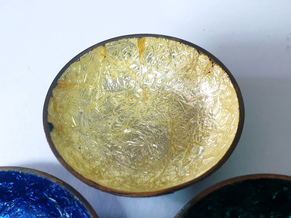 Conjunto de 3 lindas pequenas taças esmaltadas dos anos '50