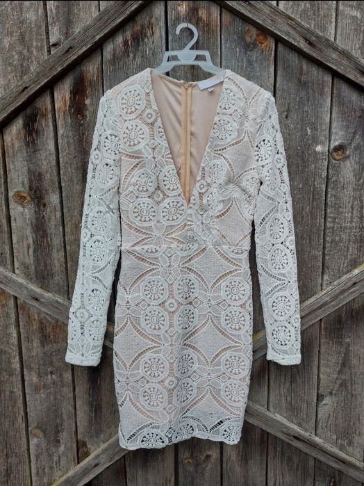 Sukienka koronkowa boho dekolt