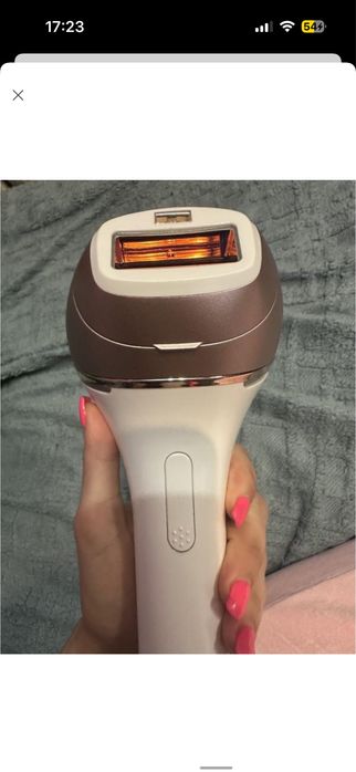 Фотоепілятор Philips Lumea 7000