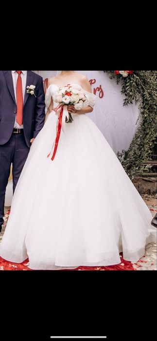 Продам весільну сукню