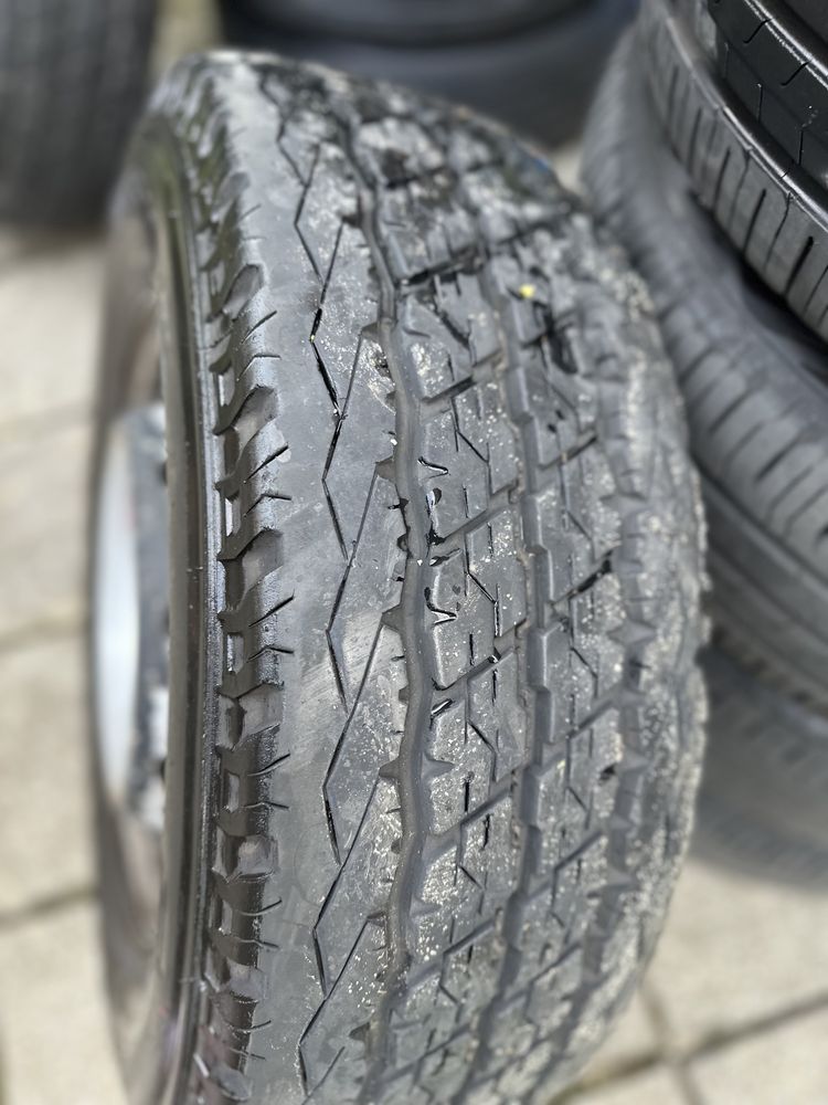 Вантажна шина Bridgestone Duravis 215/70 R15C з диском R15 5х118